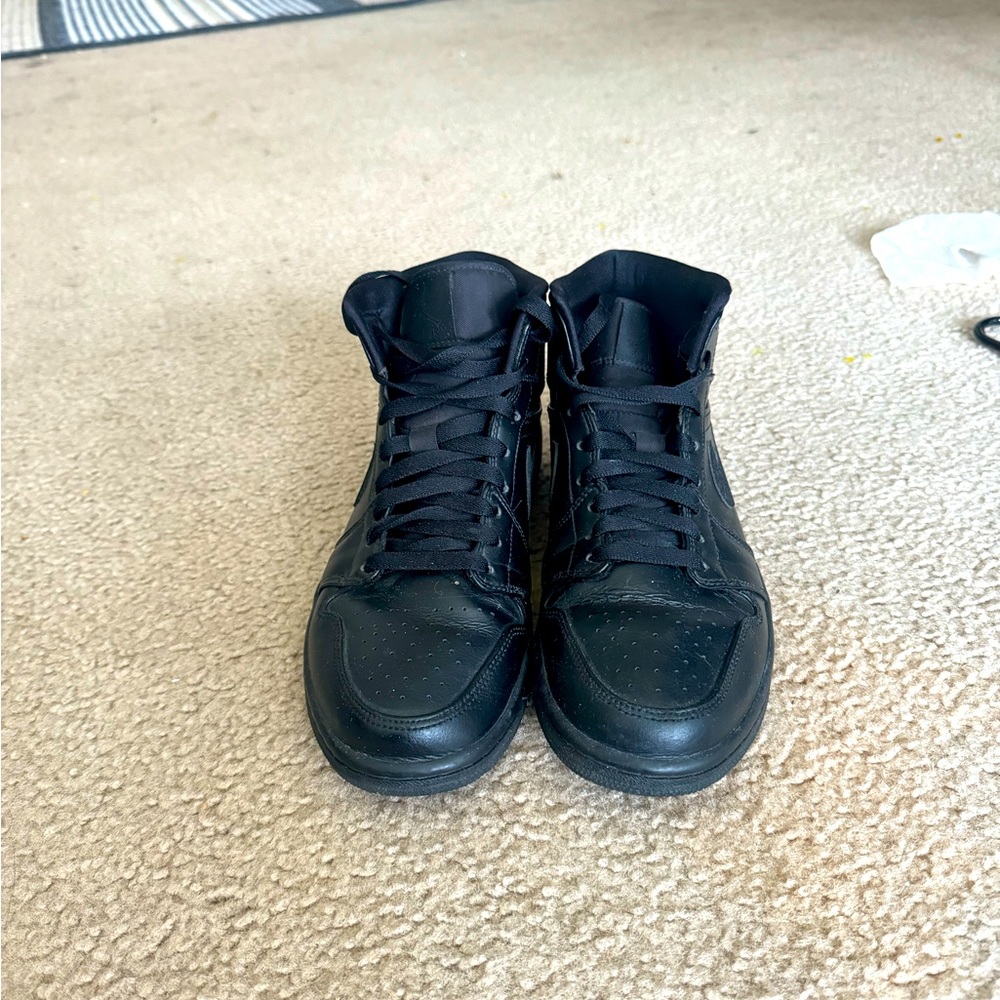 Nike air jordan 1 black men size 8.5